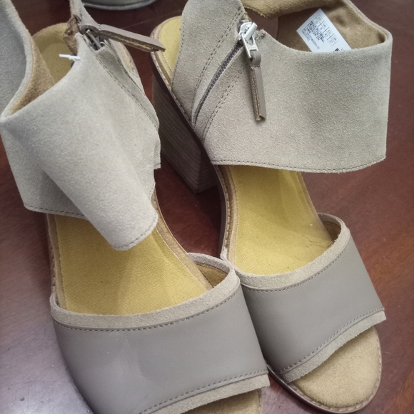 TOMS Women's Sandals in Beige and Taupe - Picture 7 of 7